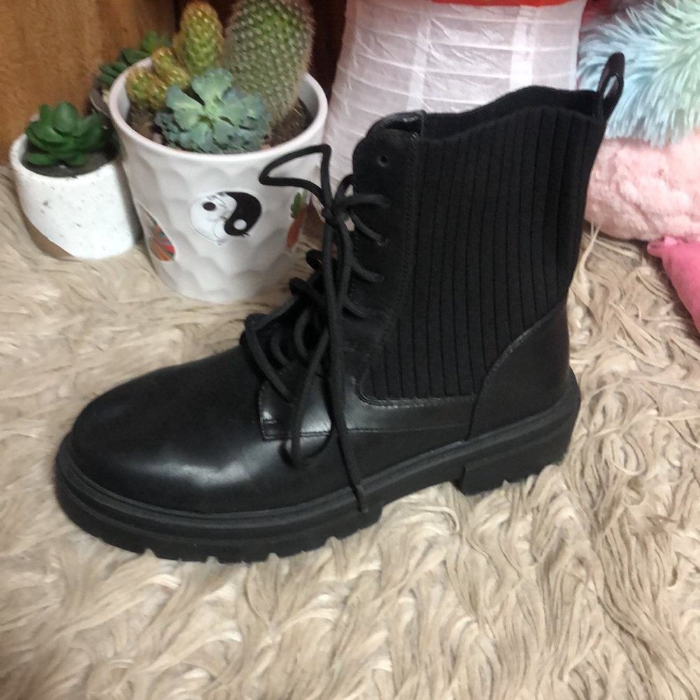 They are platform boots from forever21 - Picture 5 of 7